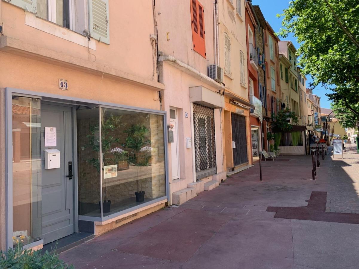 Mon Petit Nid D'Amour Au Coeur Historique De Frejus Exterior photo