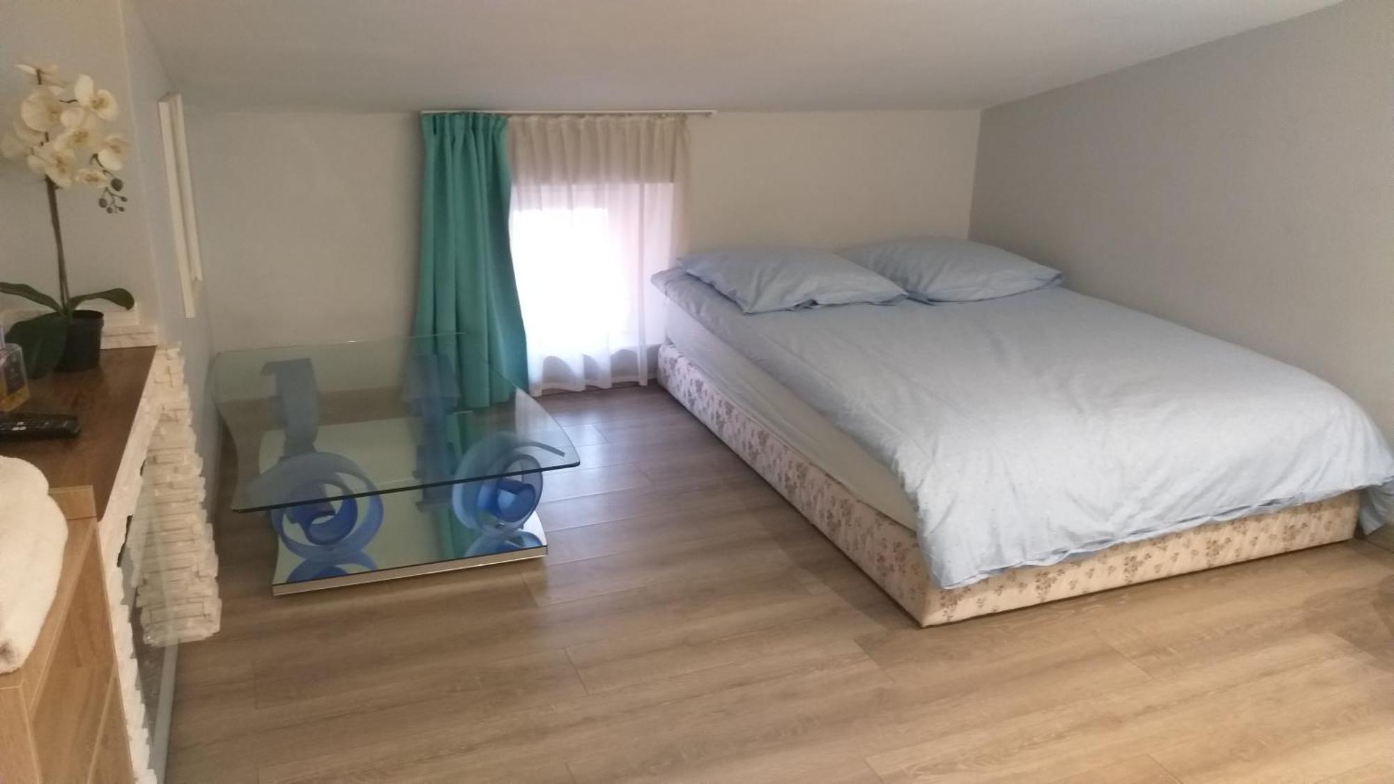 Mon Petit Nid D'Amour Au Coeur Historique De Frejus Exterior photo